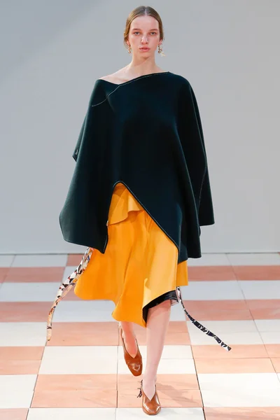Look 17